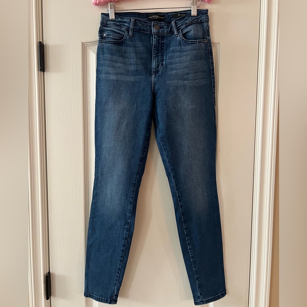 GUESS 1981 Skinny Jeans Size 28 – Classic Fit & Chic Style